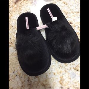 NIP Victoria’s Secret Pom Pom Slippers